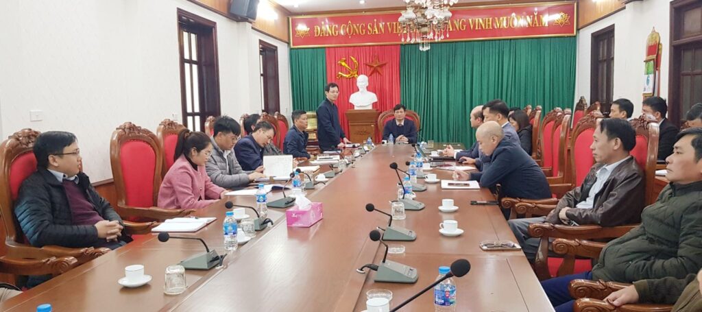 Đồng chí Chủ tịch UBND huyện phát biểu kết luận hội nghị
